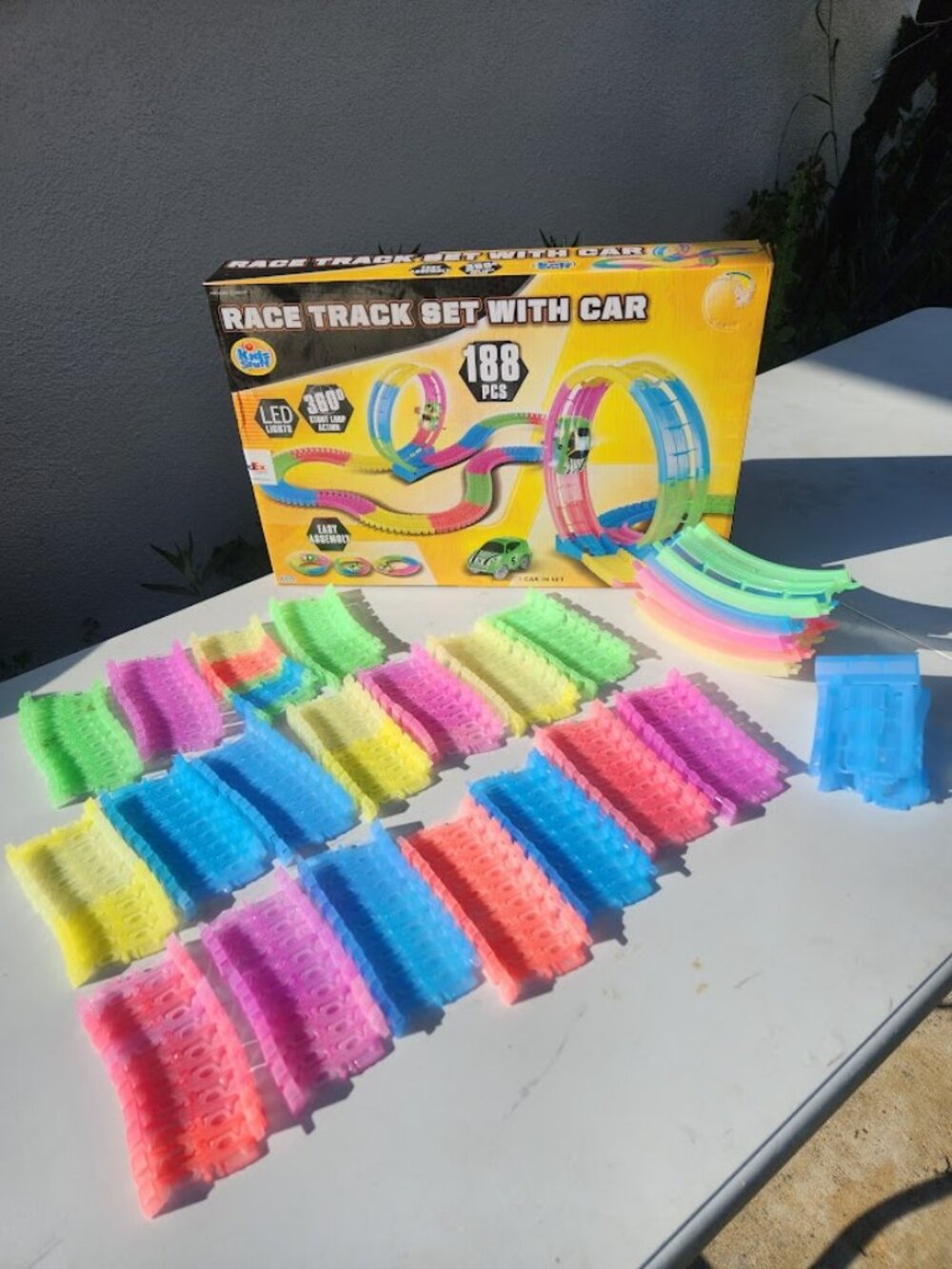 Magic Tracks Flexible Racetrack Track Racecar Toy Snap Together Pieces Car not i